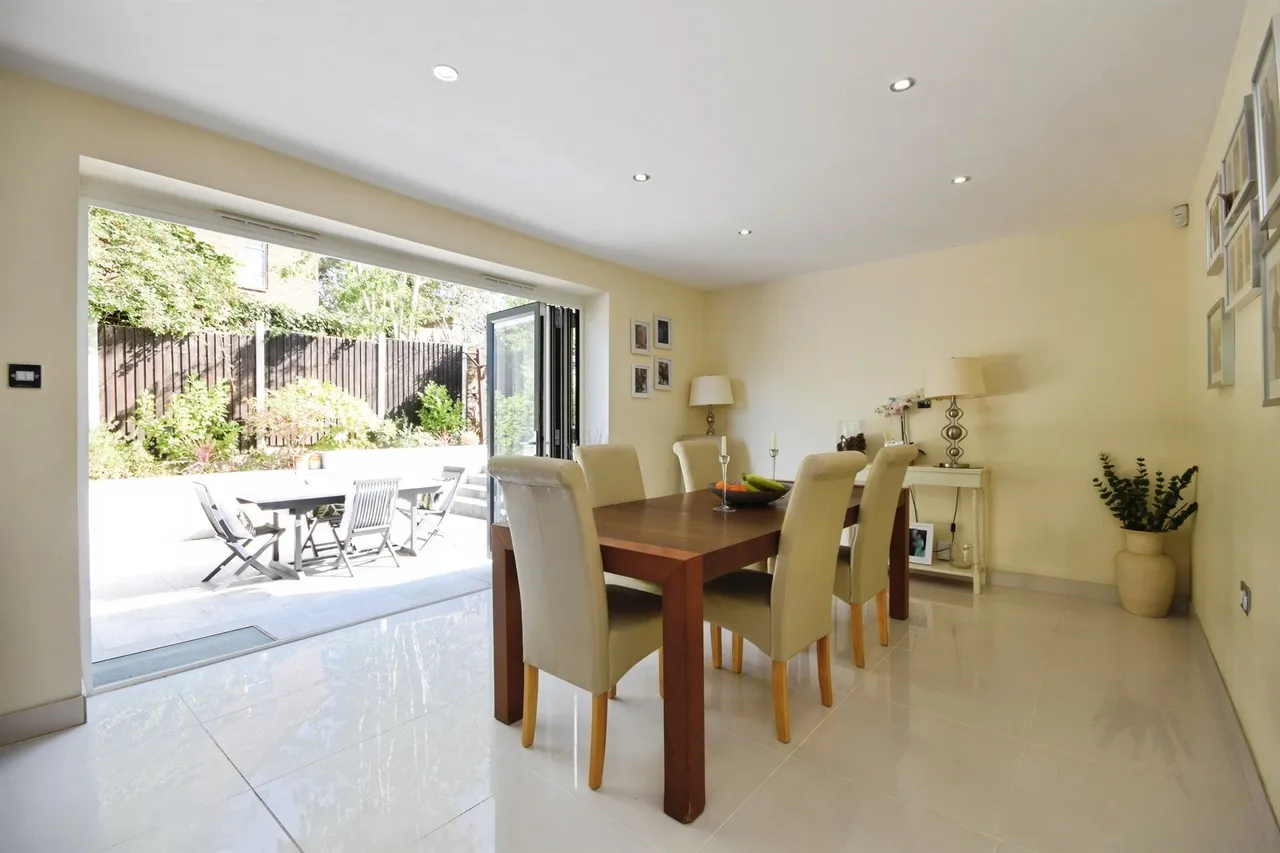 Priory Road, Romford, RM3, photo 5
