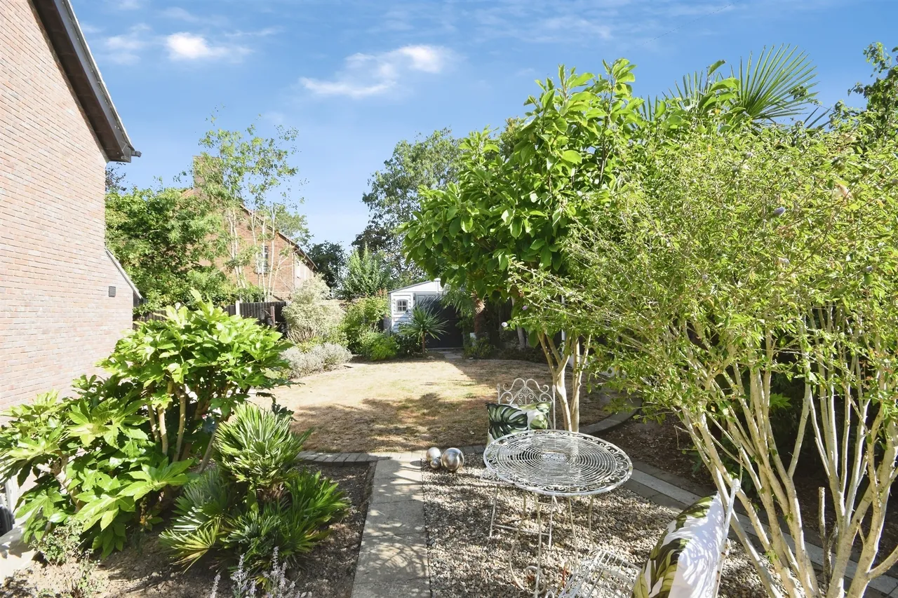 Priory Road, Romford, RM3, photo 24