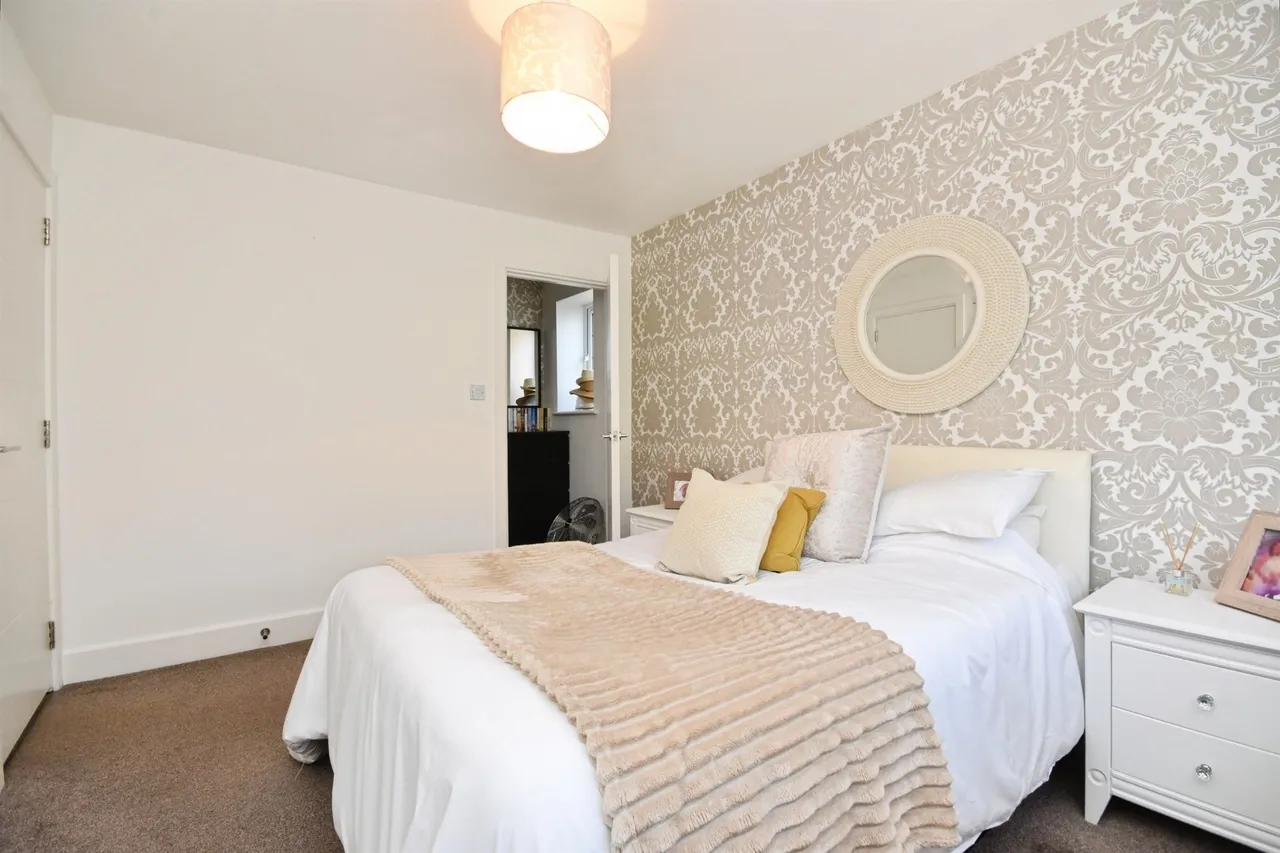 Priory Road, Romford, RM3, photo 15