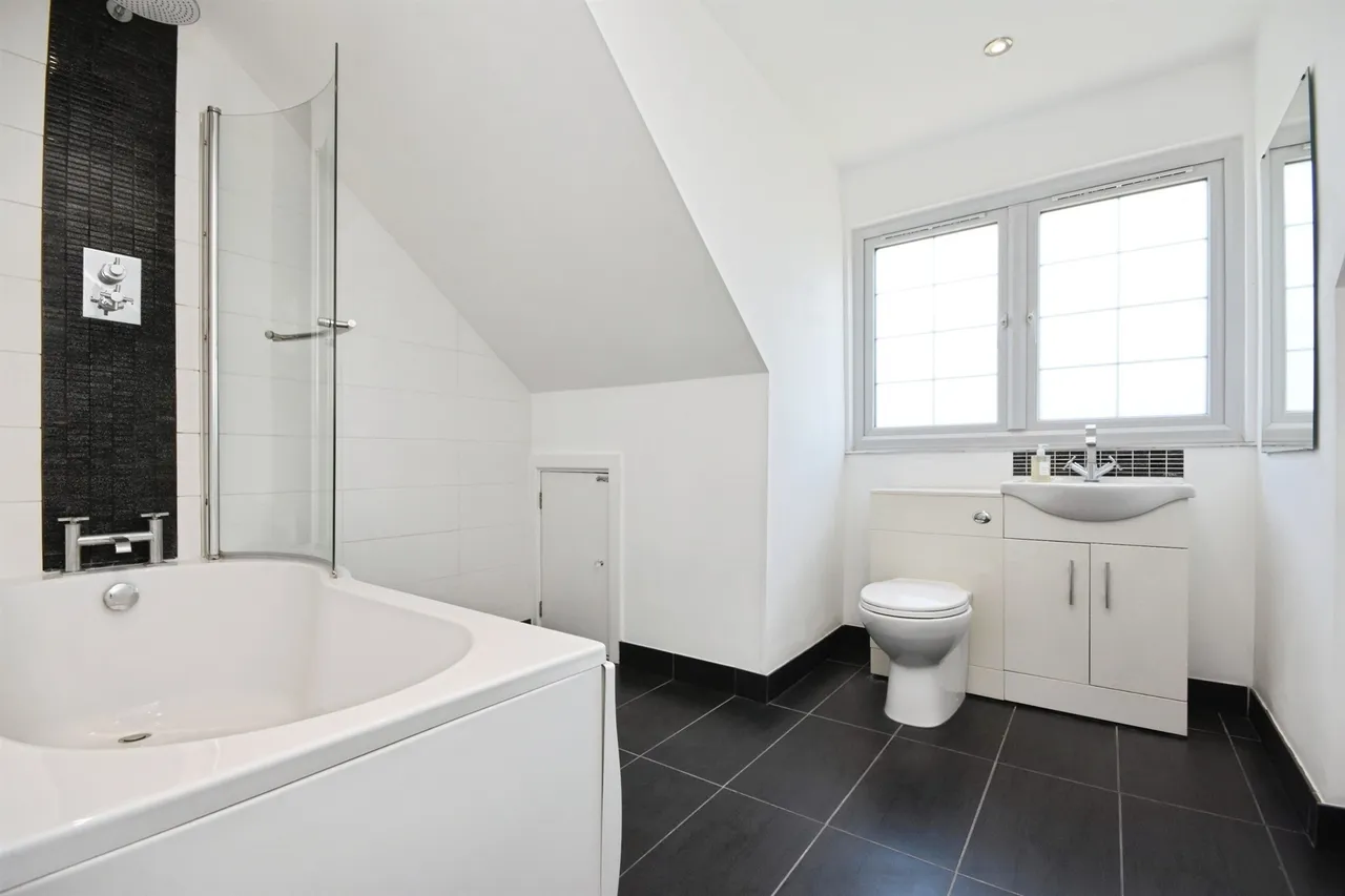 Priory Road, Romford, RM3, photo 21
