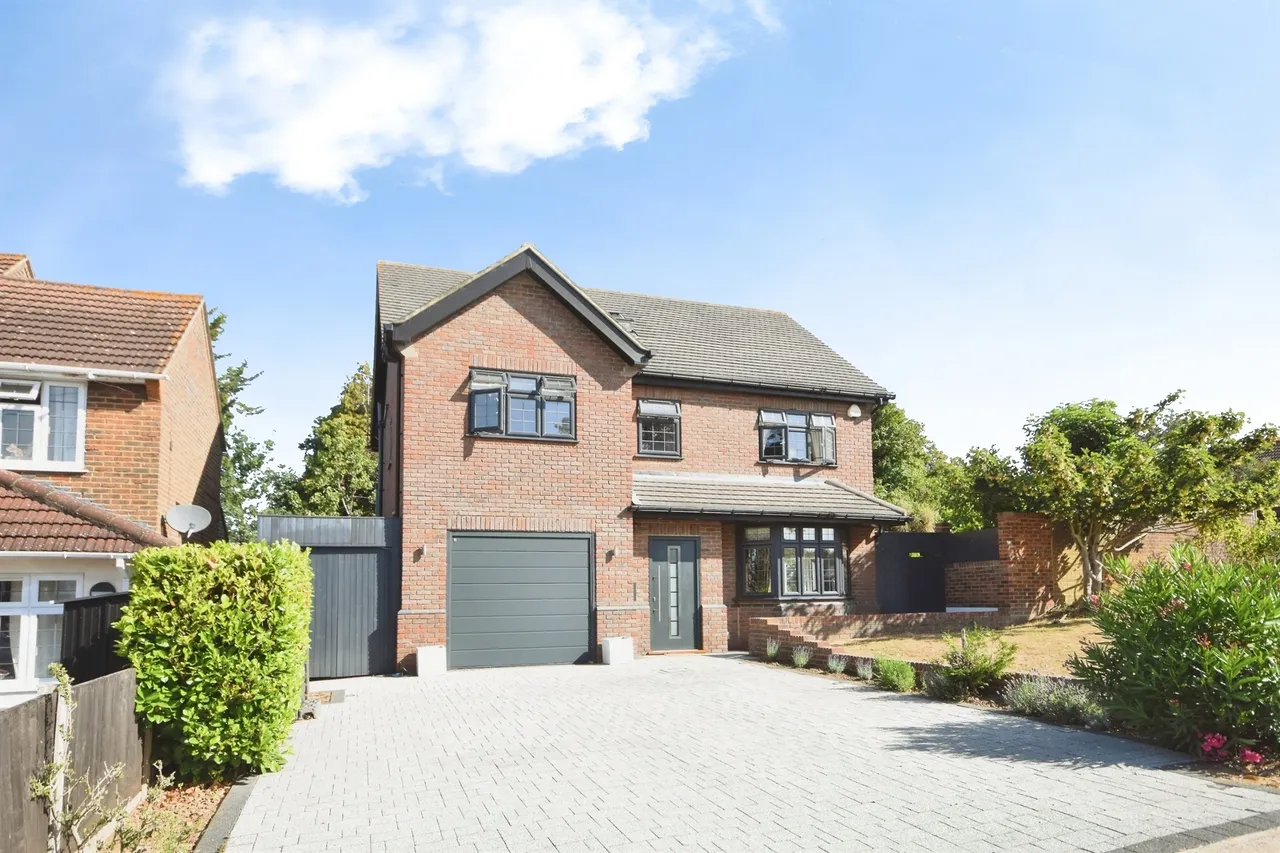 4 bed house for sale, Priory Road, Romford, RM3