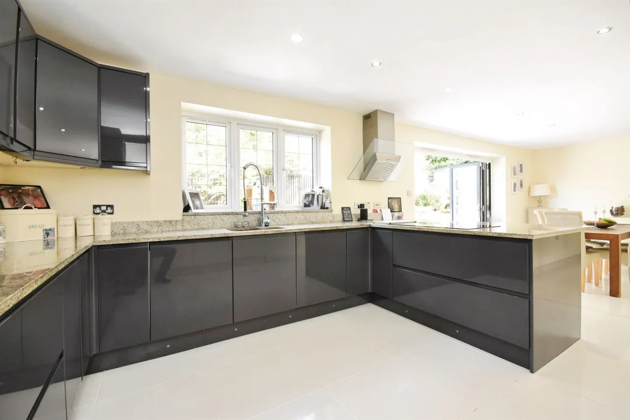 Priory Road, Romford, RM3, photo 6