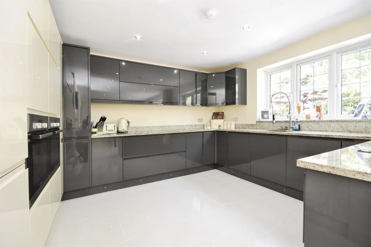 Priory Road, Romford, RM3, photo 7