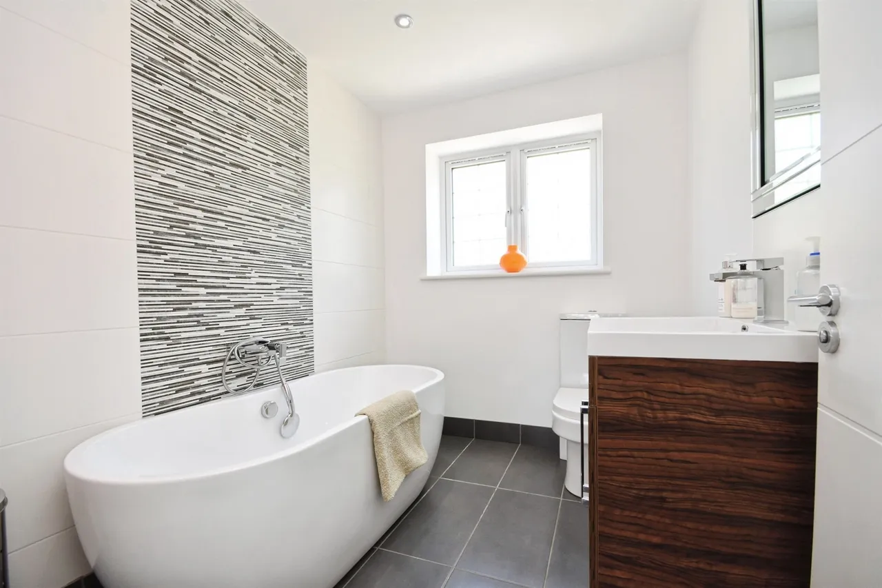 Priory Road, Romford, RM3, photo 16