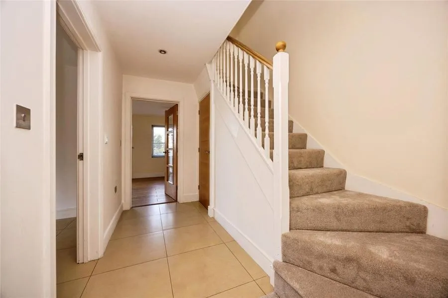 Samson Close, GU11, photo 5