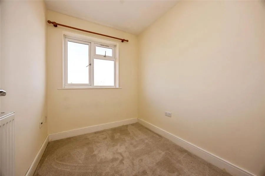 Samson Close, GU11, photo 9