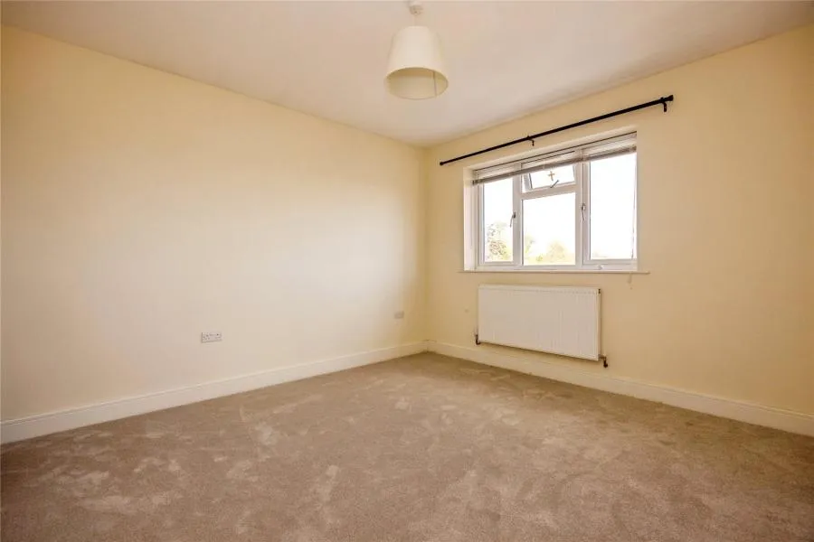 Samson Close, GU11, photo 6