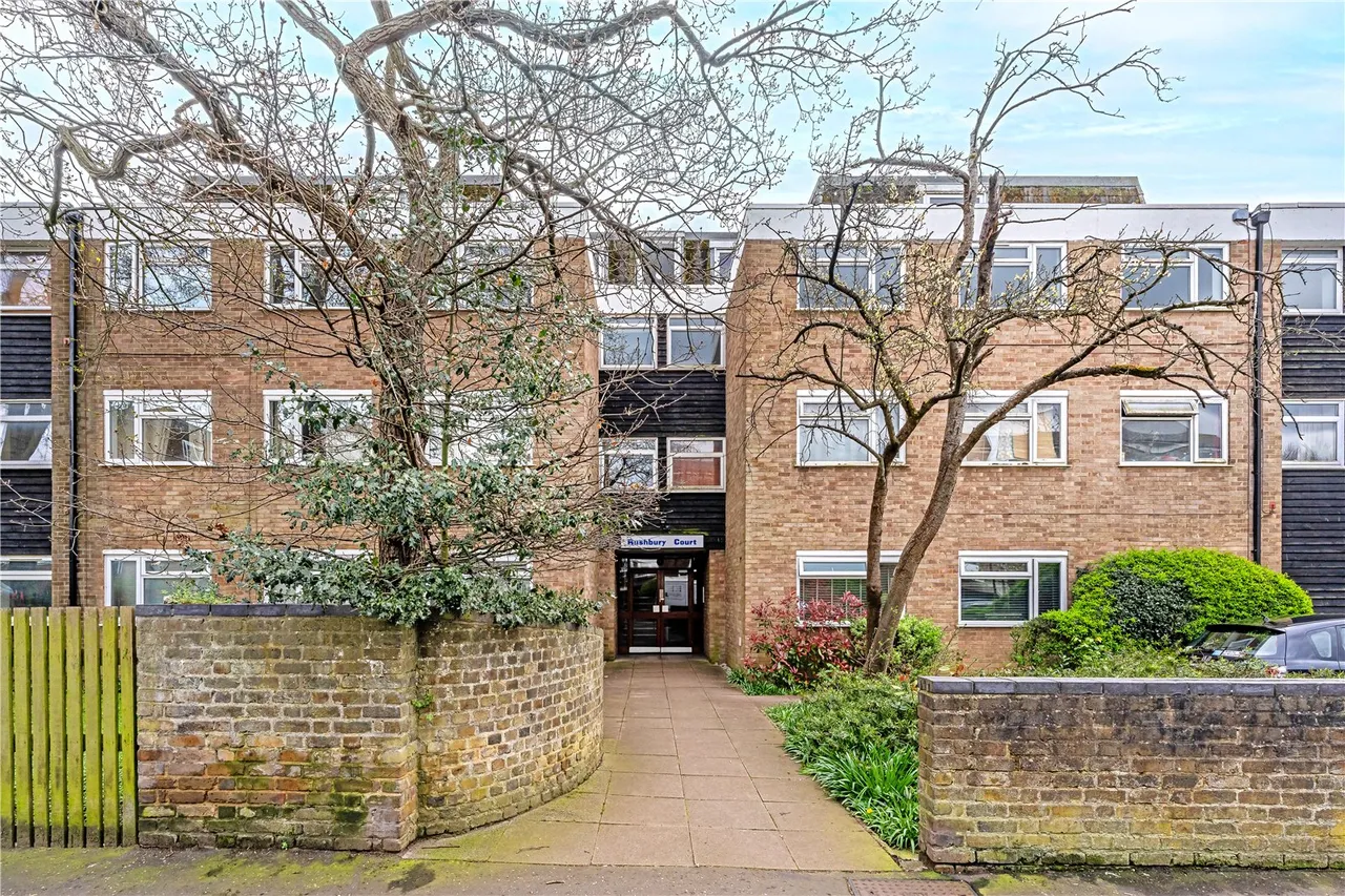 1 bed flat for sale — Rushbury Court, 125 Station Road, Hampton, TW12 2DD