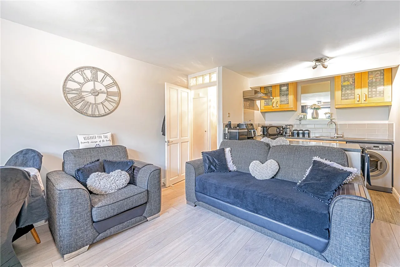 Rushbury Court, 125 Station Road, Hampton, TW12 2DD, photo 3
