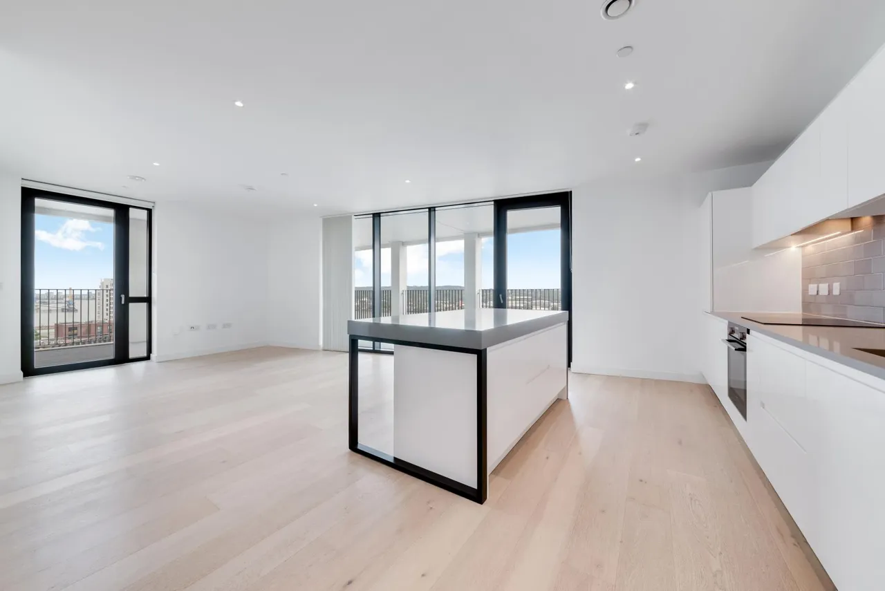 3 bed flat for sale, Pinnacle House, Royal Wharf, E16