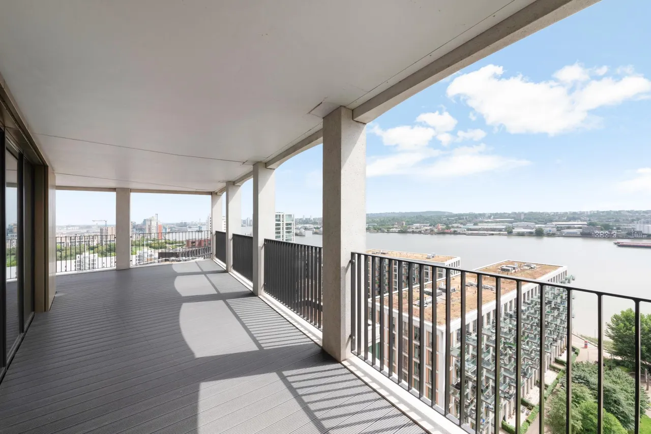 Pinnacle House, Royal Wharf, E16, photo 3