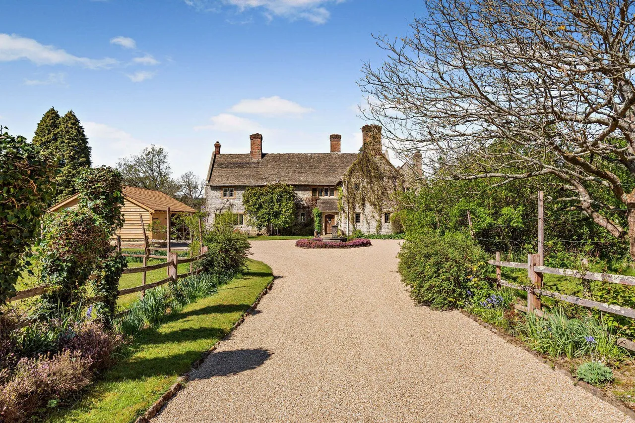 5 bed house for sale — Tower Hill, Horsham, West Sussex, RH13 0AQ