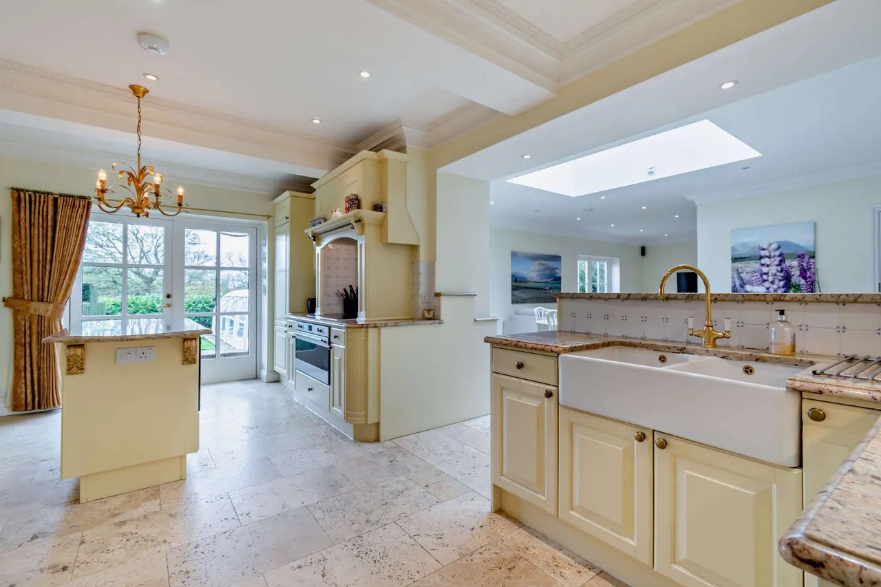 Tower Hill, Horsham, West Sussex, RH13 0AQ, photo 4