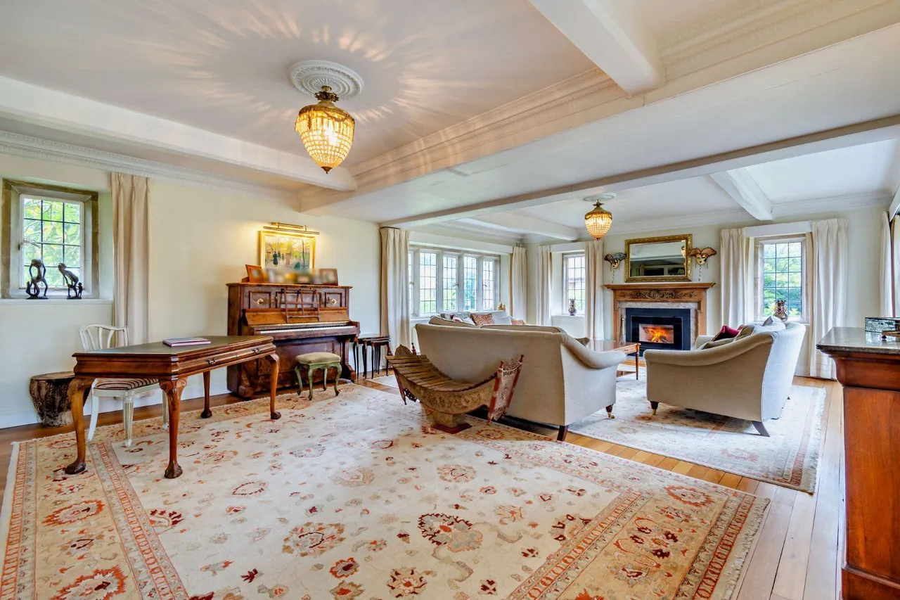 Tower Hill, Horsham, West Sussex, RH13 0AQ, photo 2