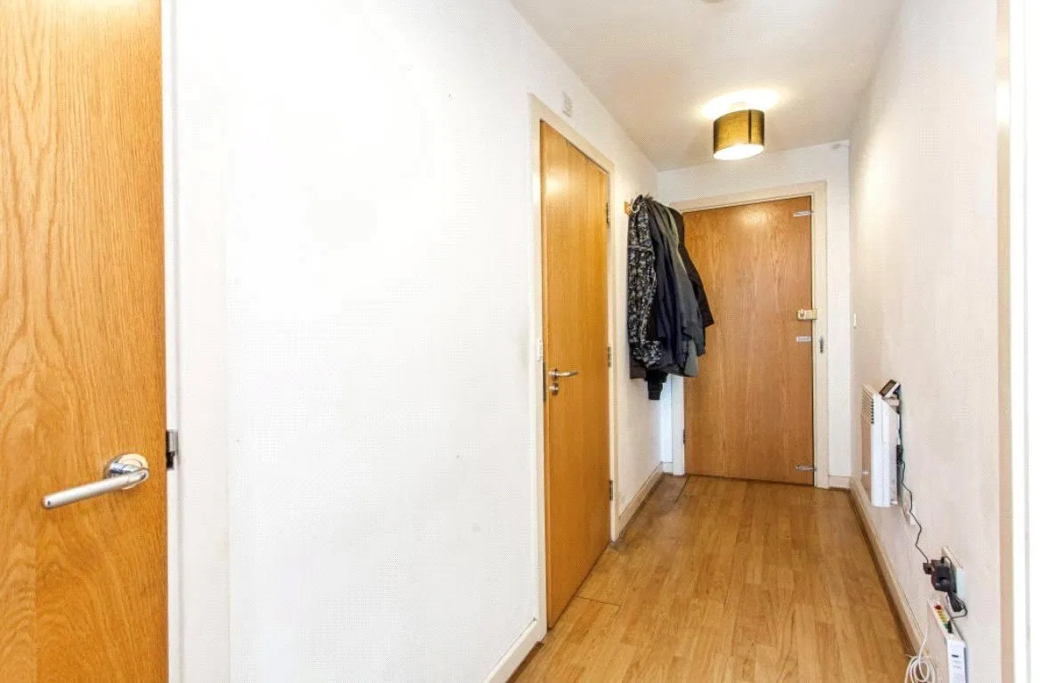 High Street, London, E15, photo 9