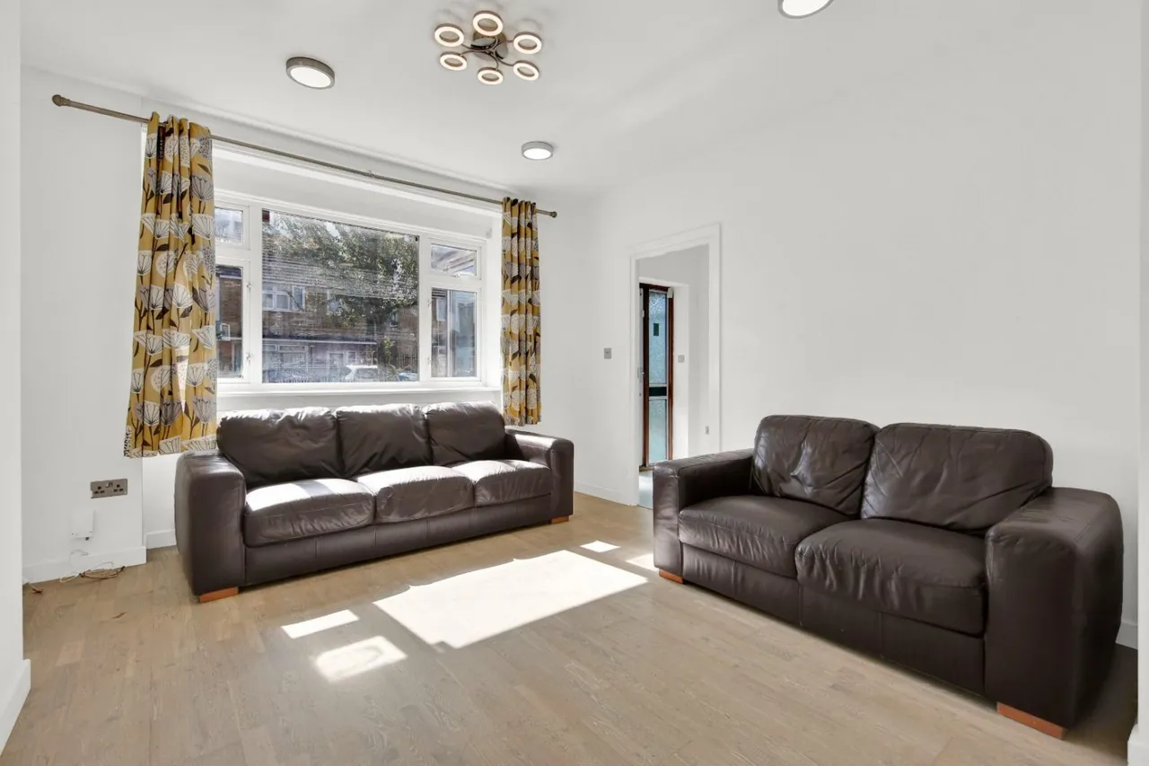 Tendring Way, Chadwell Heath, RM6, photo 2