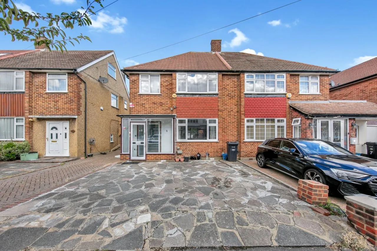 3 bed house to rent, Tendring Way, Chadwell Heath, RM6