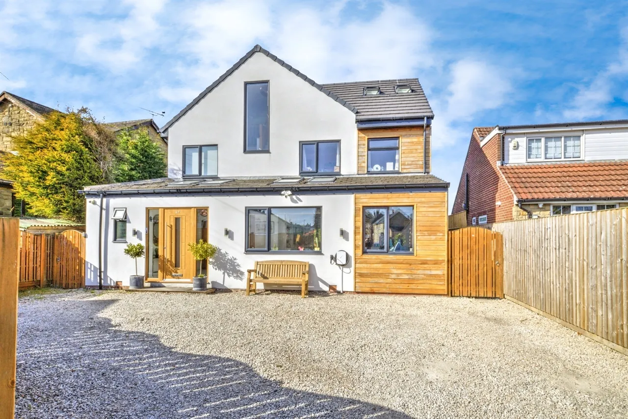 6 bed house for sale — Emville Avenue, Leeds