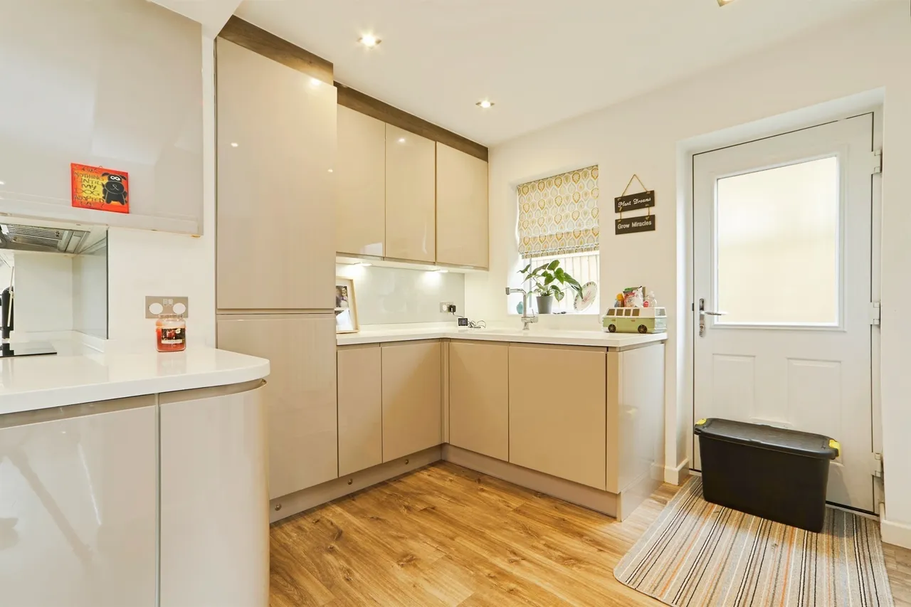 Emville Avenue, Leeds, photo 12