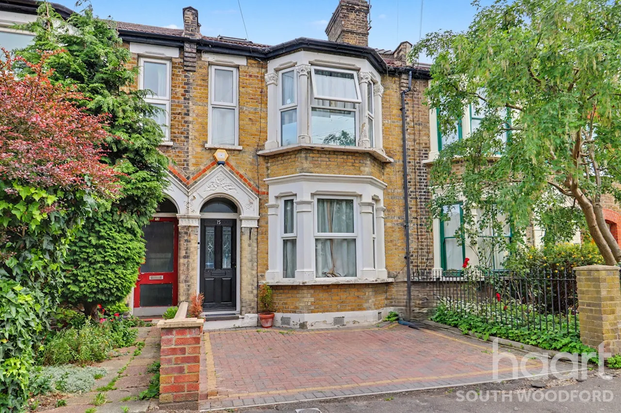 4 bed house for sale, Stanley Road, London, E18