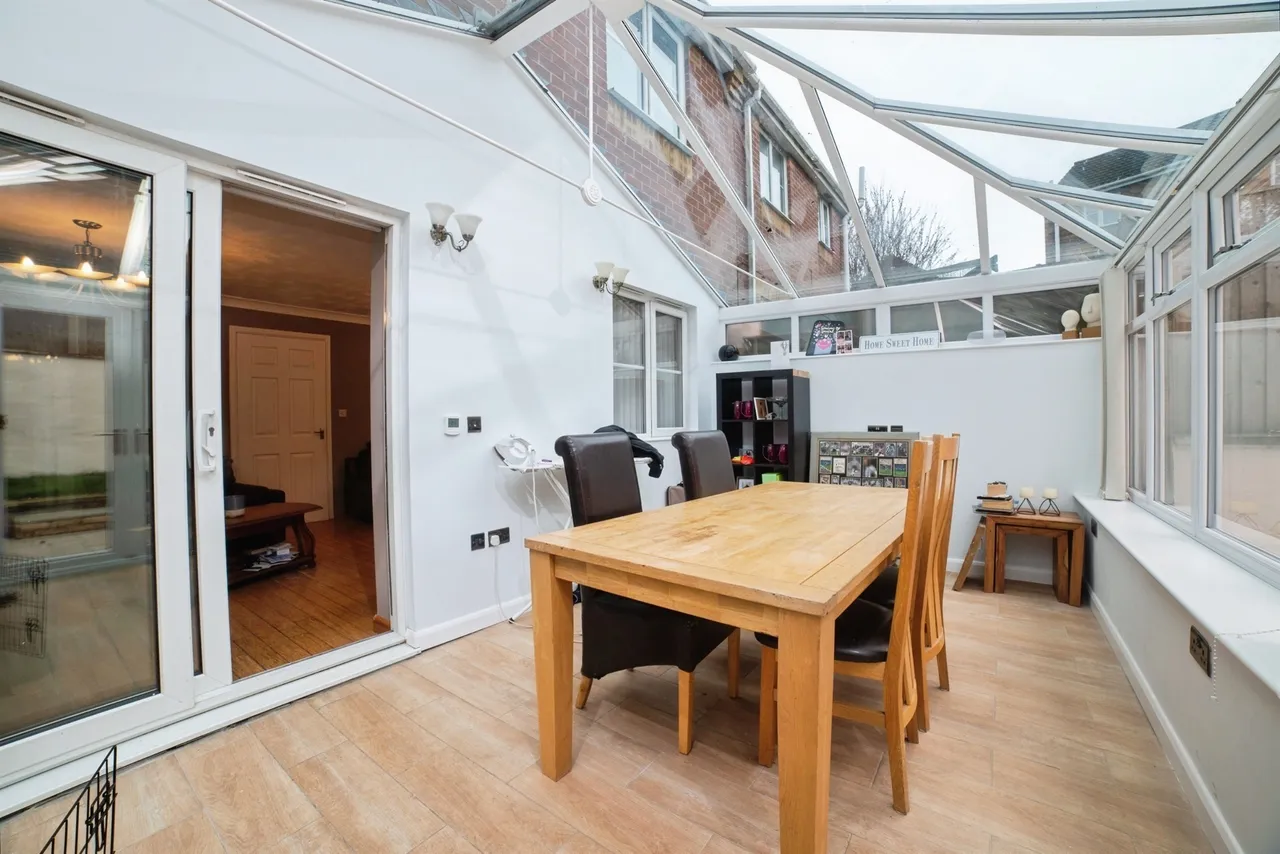 Mercia Court, Huthwaite, NG17, photo 6