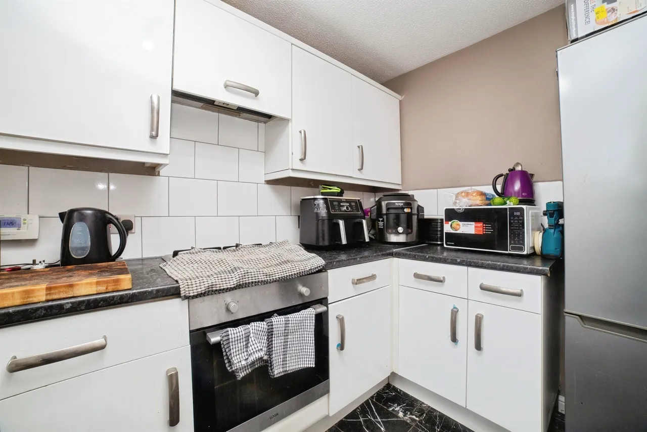 Mercia Court, Huthwaite, NG17, photo 8