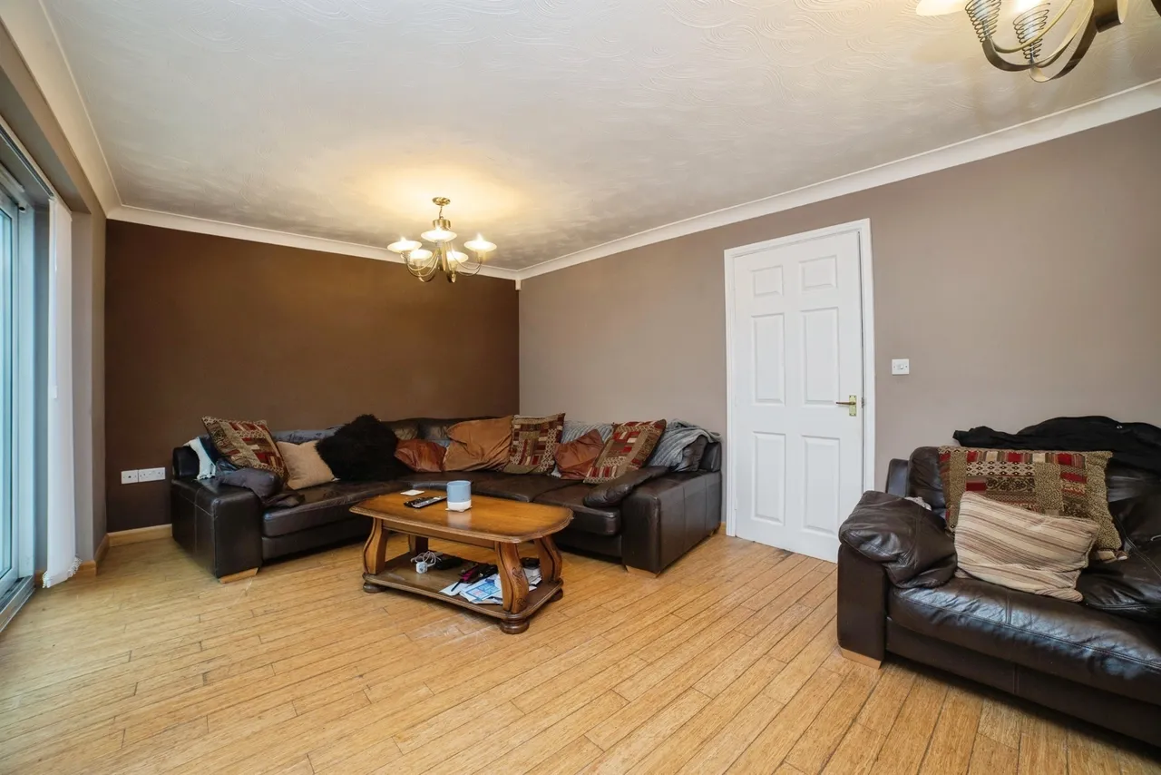 Mercia Court, Huthwaite, NG17, photo 4