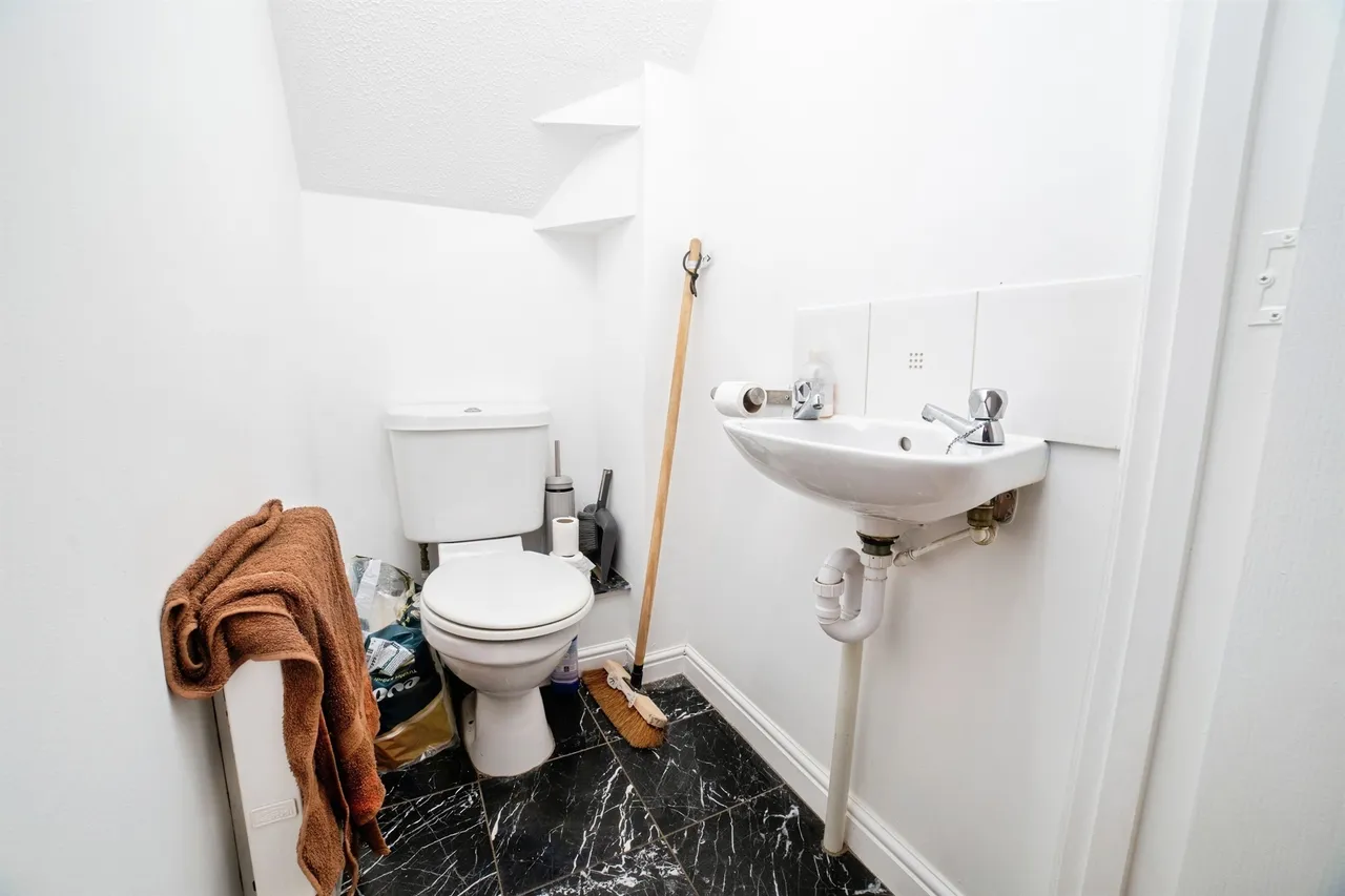 Mercia Court, Huthwaite, NG17, photo 11
