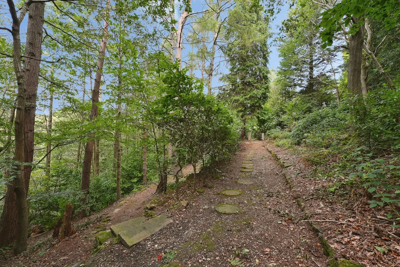 Penistone Road, Kirkburton, HD8, photo 26