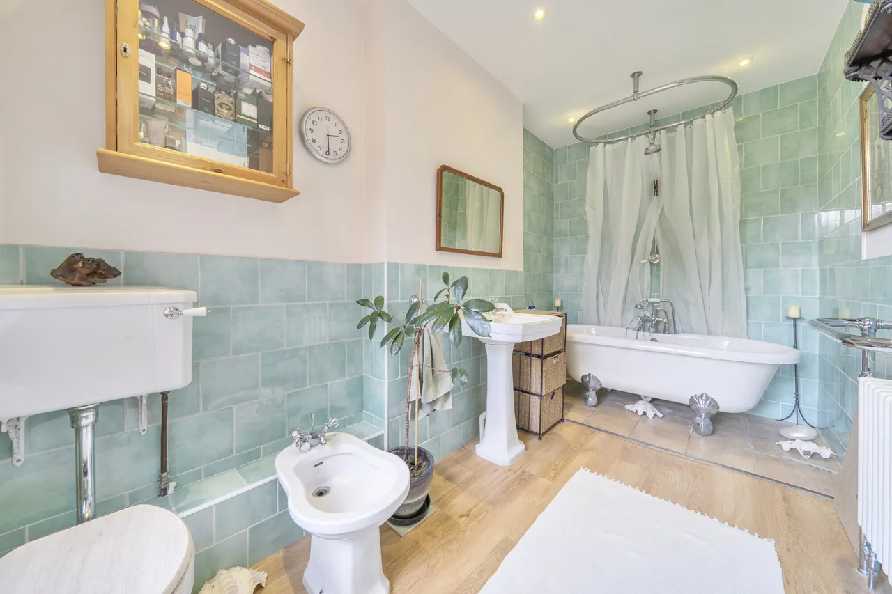 Swindon Road, Horsham, RH12, photo 5