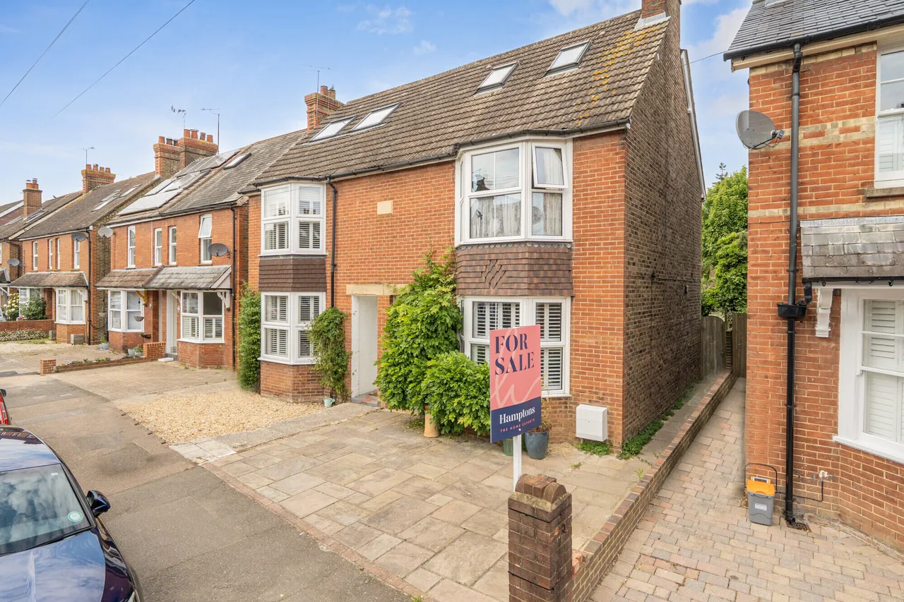 2 bed house for sale — Swindon Road, Horsham, RH12
