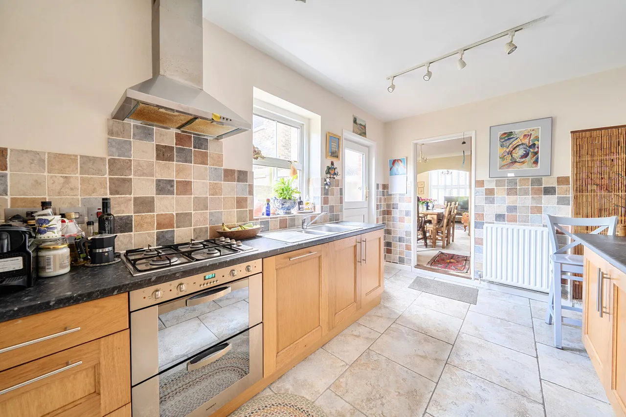 Swindon Road, Horsham, RH12, photo 3