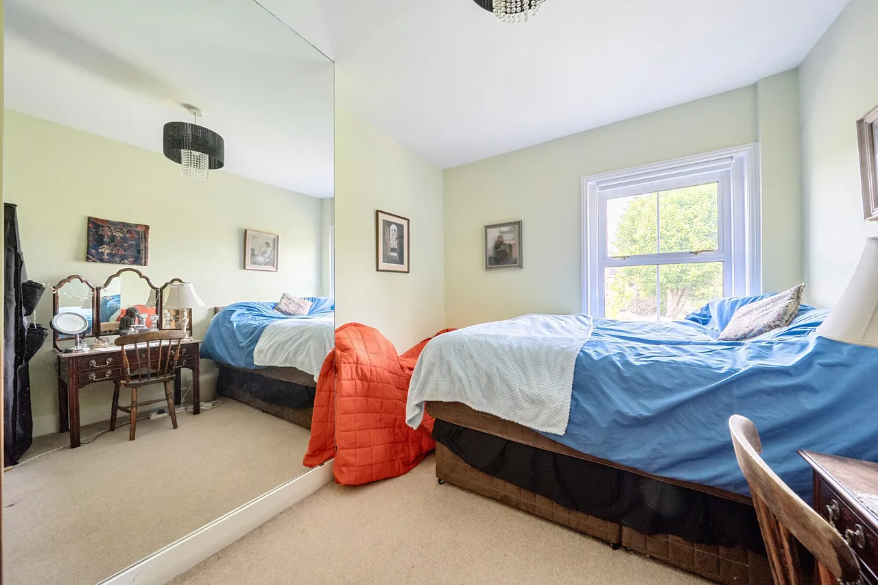 Swindon Road, Horsham, RH12, photo 10