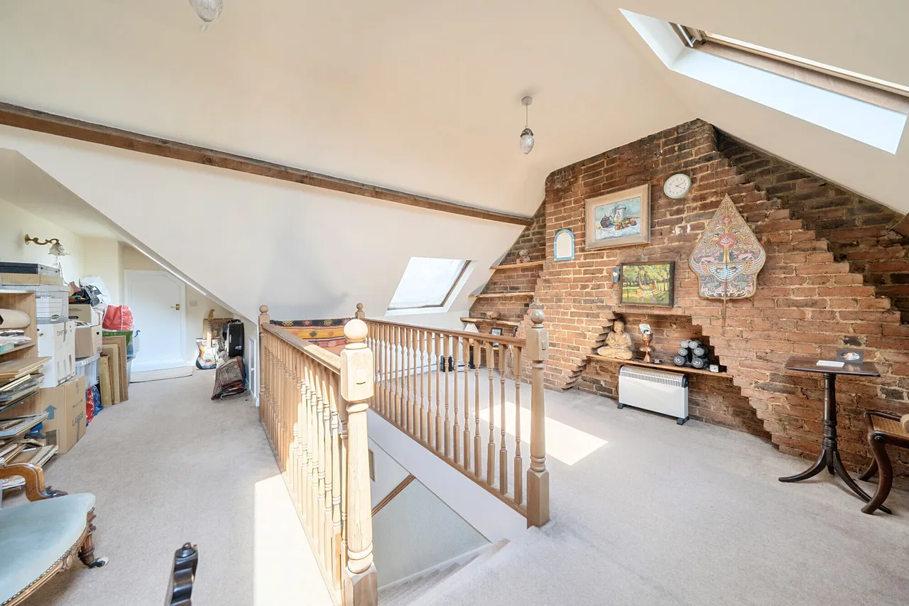Swindon Road, Horsham, RH12, photo 4