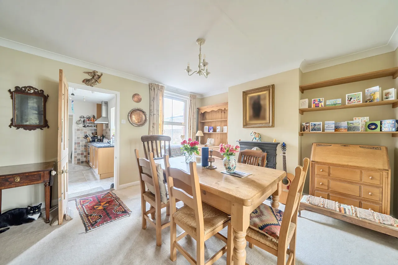 Swindon Road, Horsham, RH12, photo 8