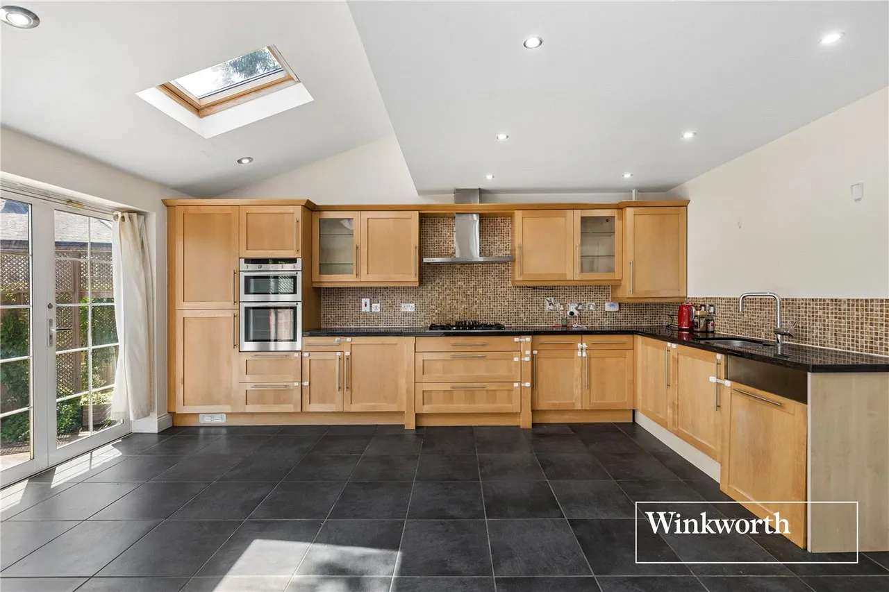 Tavistock Avenue, Mill Hill East, NW7, photo 5