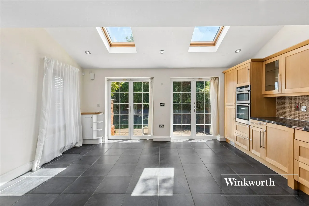 Tavistock Avenue, Mill Hill East, NW7, photo 12