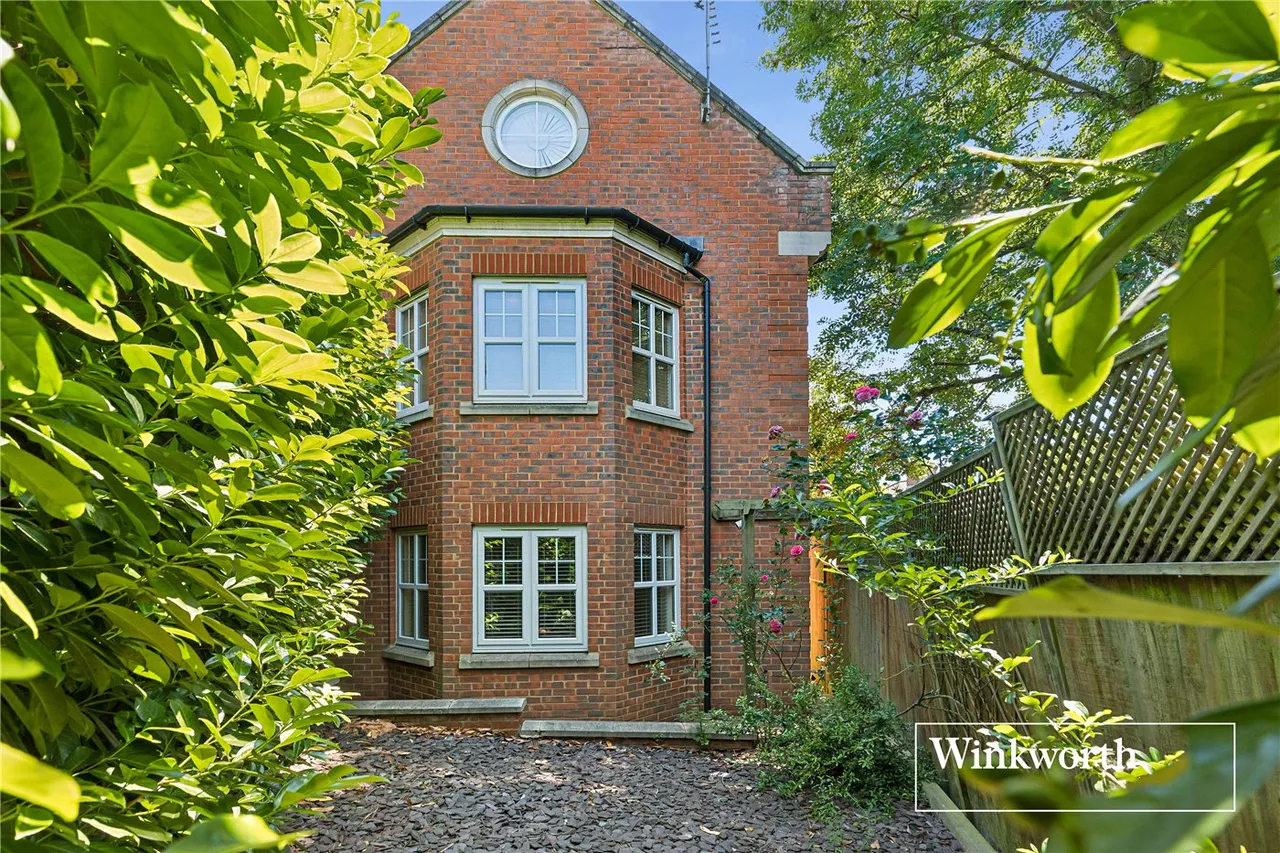 Tavistock Avenue, Mill Hill East, NW7, photo 21