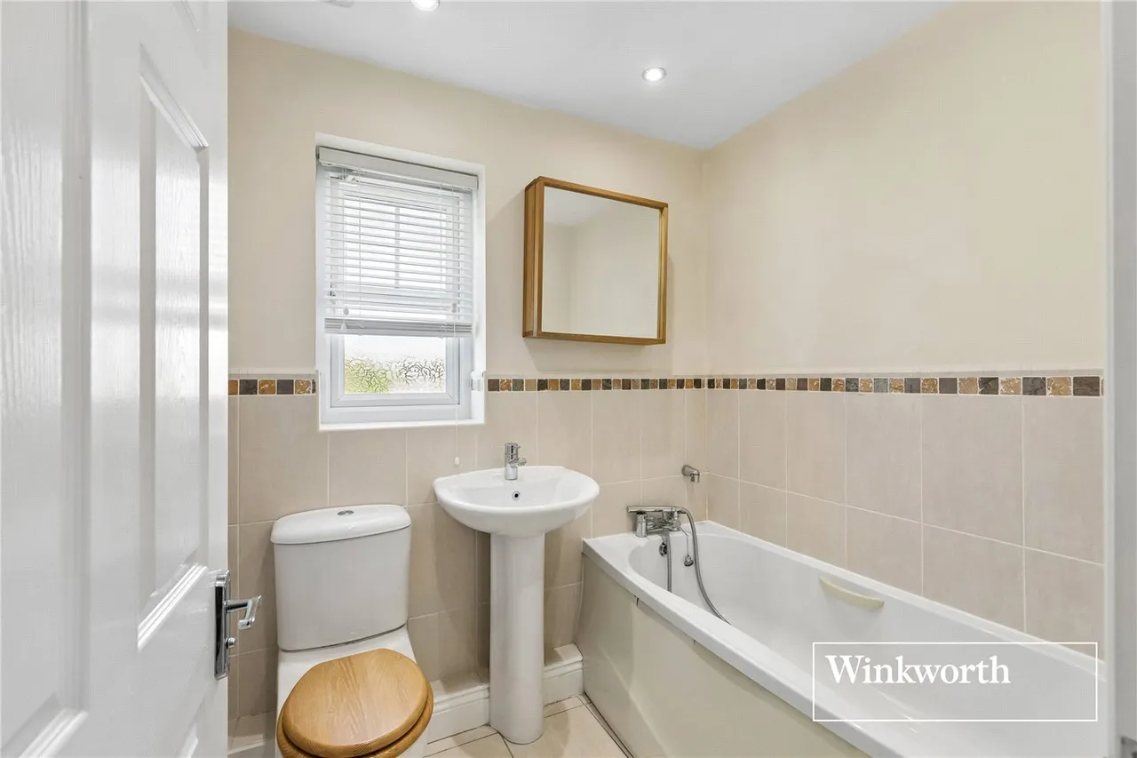 Tavistock Avenue, Mill Hill East, NW7, photo 8