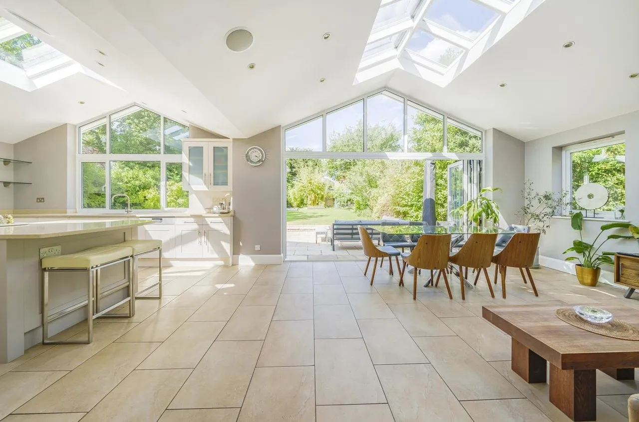 5 bed house for sale — Cheam Road, East Ewell, KT17 3EG