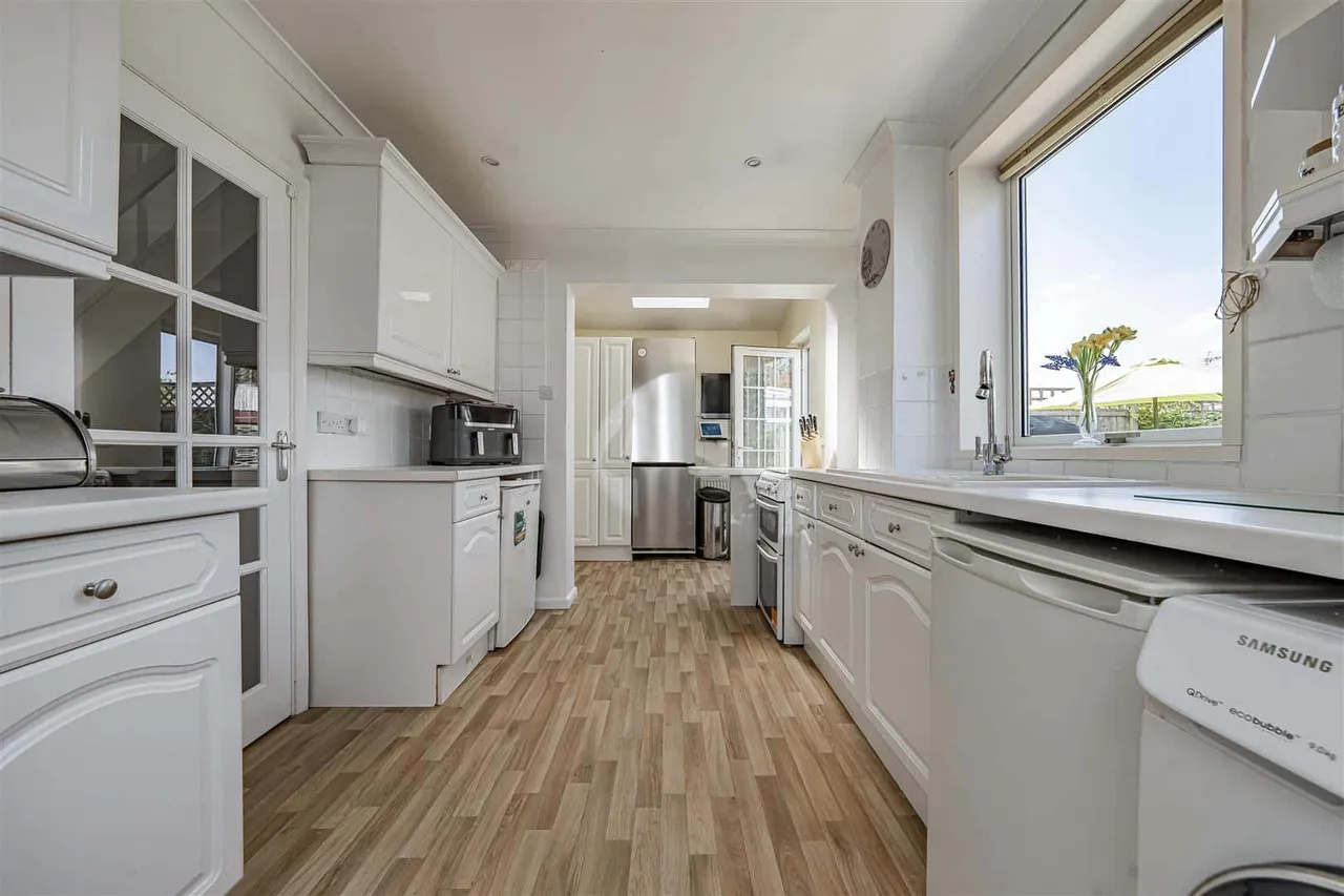 Princess Avenue, Windsor, SL4 3LX, photo 2