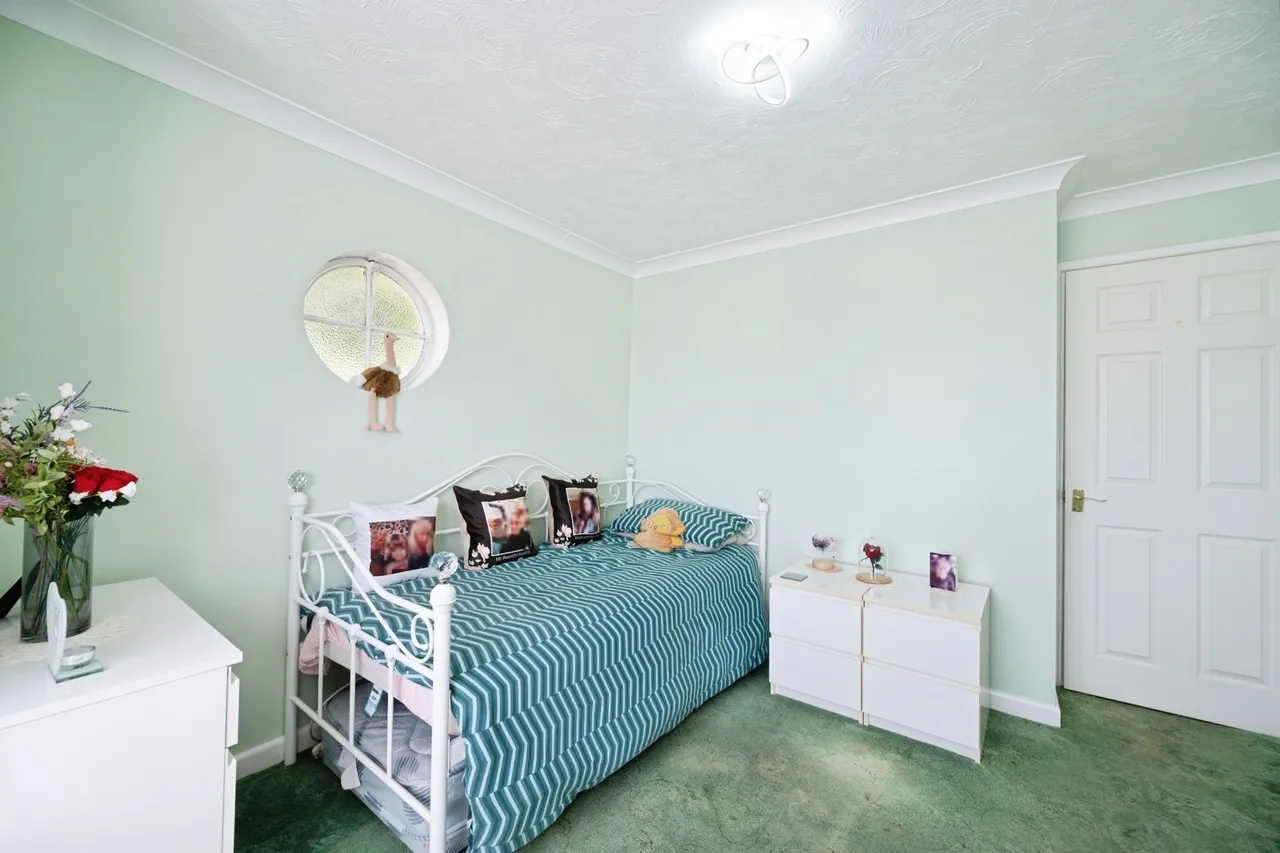 Haslemere Gardens, Hayling Island, PO11, photo 11