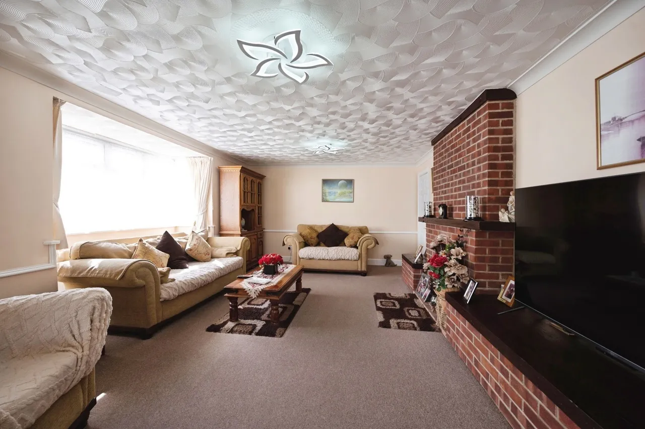 Haslemere Gardens, Hayling Island, PO11, photo 3