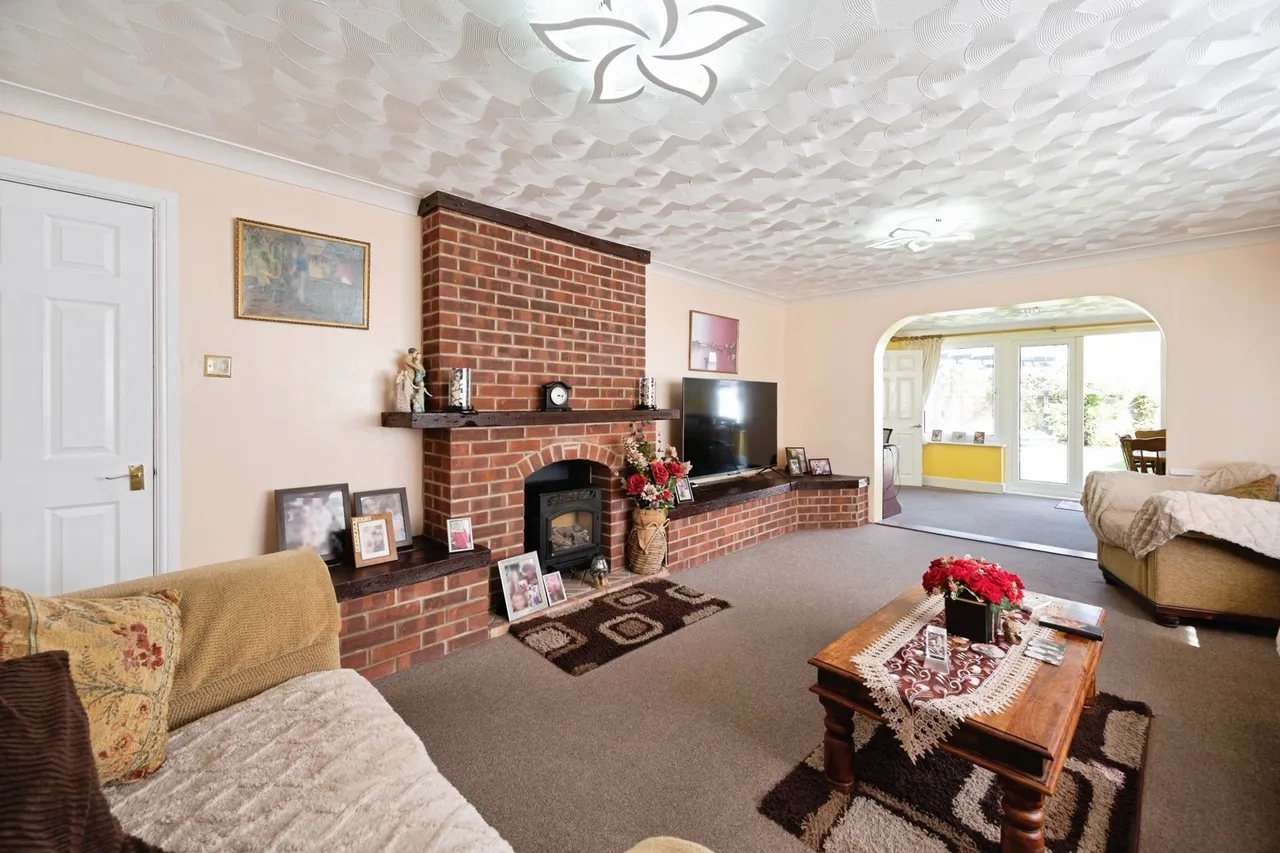 Haslemere Gardens, Hayling Island, PO11, photo 2