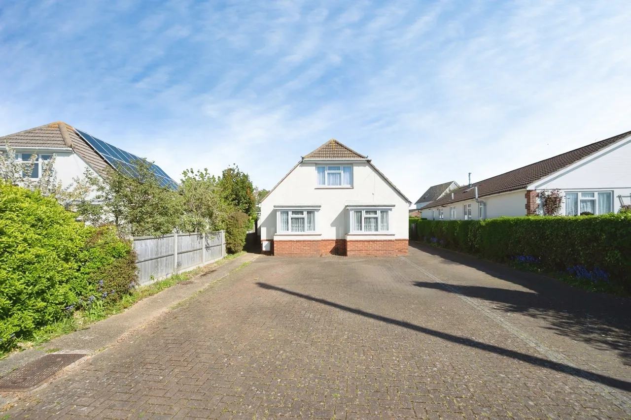 4 bed house for sale, Haslemere Gardens, Hayling Island, PO11