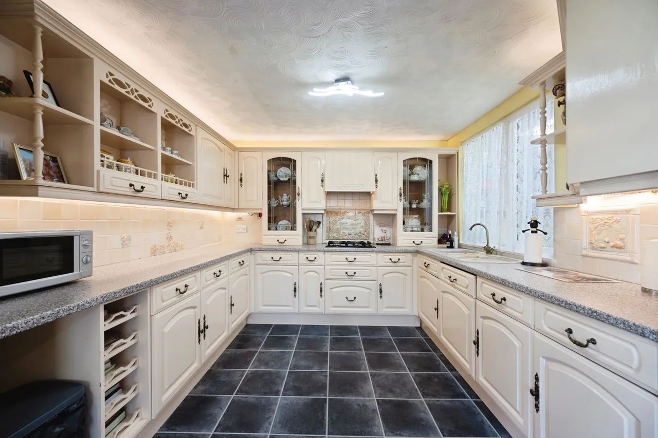 Haslemere Gardens, Hayling Island, PO11, photo 5