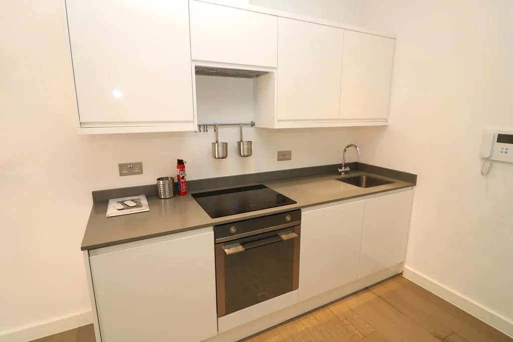 Lincoln Road, Dorking, RH4, photo 4