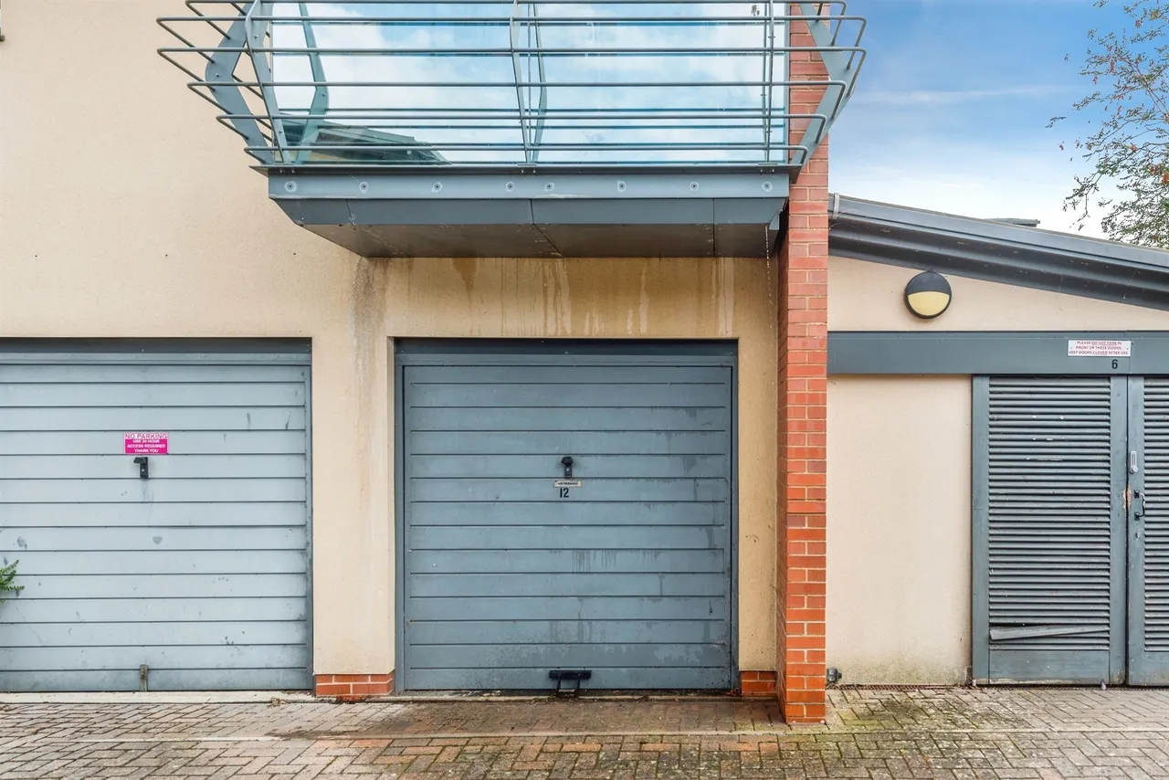Tunnicliffe Close, Swindon, SN3, photo 14