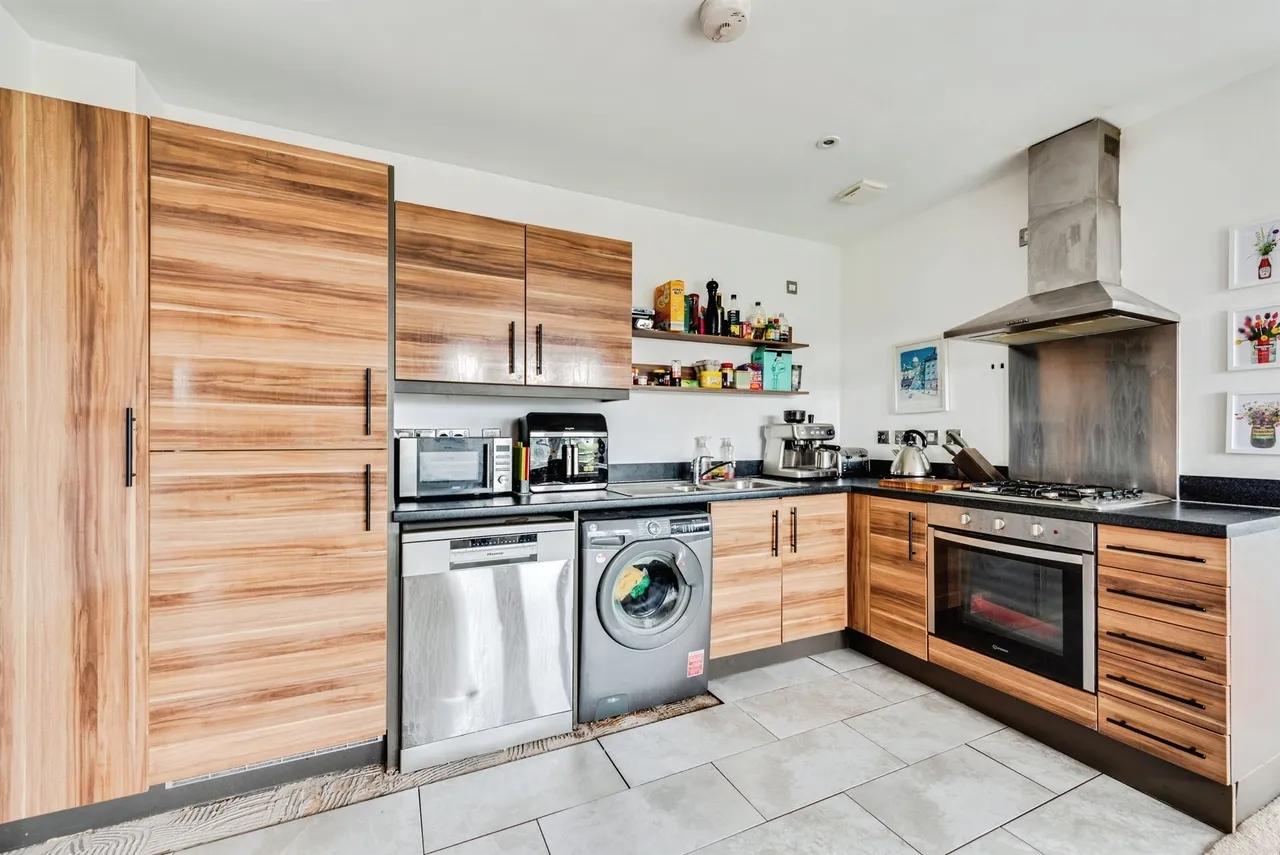 Tunnicliffe Close, Swindon, SN3, photo 8