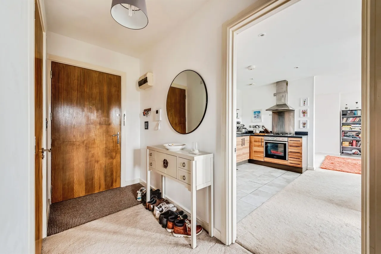Tunnicliffe Close, Swindon, SN3, photo 3